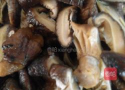 香菇焖饭的做法图解2