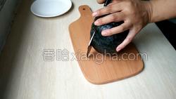 南瓜虾仁鸡蛋羹的做法图解1