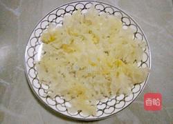 红枣雪梨银耳羹的做法图解1