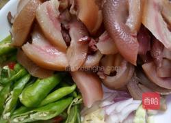 辣炒猪头肉的做法图解1