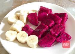 香蕉牛奶火龙果思慕雪的做法图解2