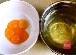 戚风蛋糕的做法图解2