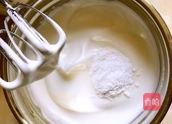 戚风蛋糕的做法图解9