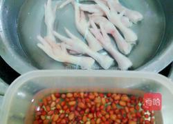 红豆凤爪汤的做法图解1