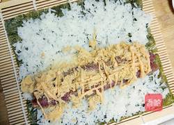 香肠肉松饭团的做法图解4