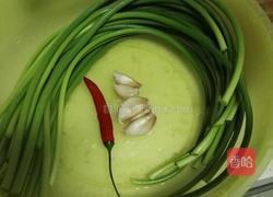 手撕蒜苔的做法图解1