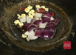 手撕包菜炒木耳的做法图解3