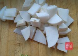 鳕鱼炖萝卜的做法图解1