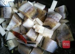 鳕鱼炖萝卜的做法图解3