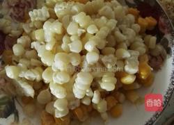 玉米胡萝卜肉粒的做法图解1