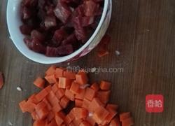 玉米胡萝卜肉粒的做法图解2