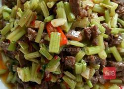 芹菜牛肉的做法图解5