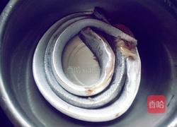 炸带鱼的做法图解1