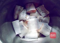 炸带鱼的做法图解2