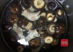 香菇炖排骨汤的做法图解5
