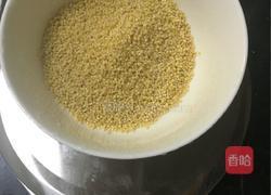 小米粥的做法图解1