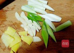 红烧三鲜（家常版）的做法图解2