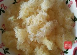 桃胶蔓越莓银耳羹的做法图解4