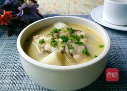 山药炖鱼汤的做法图解1