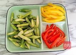 彩椒芦笋炒虾仁的做法图解5