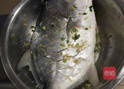 干煎鲳鱼的做法图解3