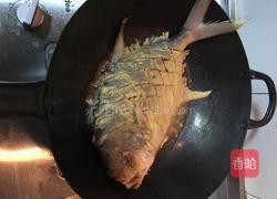 干煎鲳鱼的做法图解4