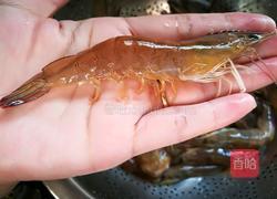 开背吮指茄汁大虾的做法图解2