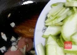 角瓜炒火腿肠的做法图解5