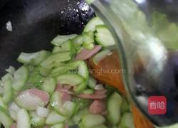 角瓜炒火腿肠的做法图解6