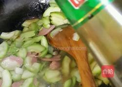 角瓜炒火腿肠的做法图解7