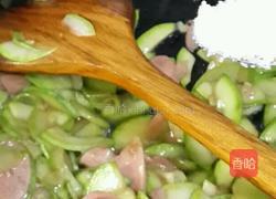 角瓜炒火腿肠的做法图解8