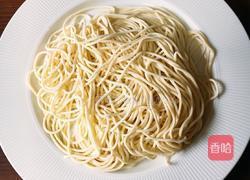 皮蛋拌馓子的做法图解1