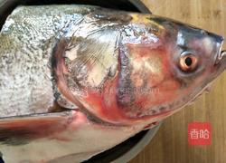 蒜蓉辣酱炖鱼头的做法图解2