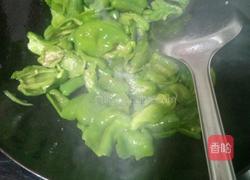 皮蛋擂花生青椒的做法图解7