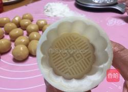 蛋黄豆沙月饼的做法图解13