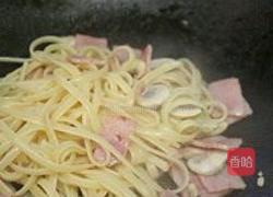奶油培根意面的做法图解5