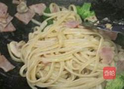 奶油培根意面的做法图解6