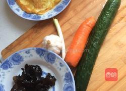 凉拌黄瓜木耳鸡蛋丝的做法图解3