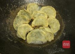 冻饺做锅贴 金黄色的美食的做法图解3