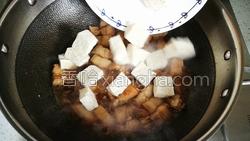 五花肉炖冻豆腐的做法图解10