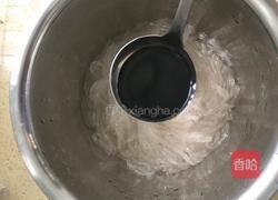 肉炒卷心菜粉条的做法图解2