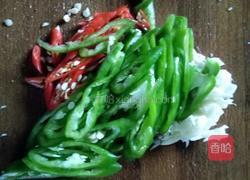 青椒炒肉片的做法图解2