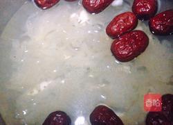 银耳莲子汤的做法图解1