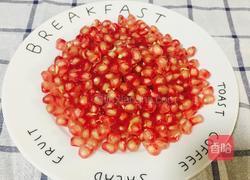 鲜榨红石榴汁的做法图解1