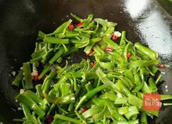 炝炒空心菜梗的做法图解5