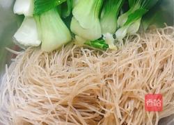 青菜枸杞粉丝汤的做法图解1