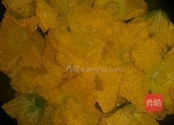 炸丝瓜花的做法图解1