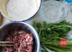 猪肉芹菜蒸饺的做法图解1