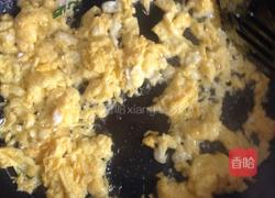 鸡蛋炒包谷饭的做法图解2