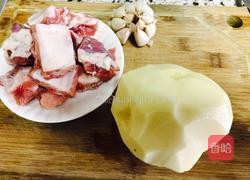 土豆烧排骨的做法图解1